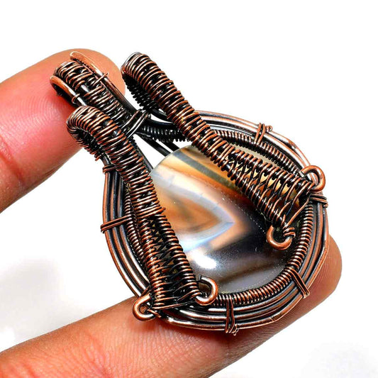 Terra’s Embrace – Agate & Copper Pendant