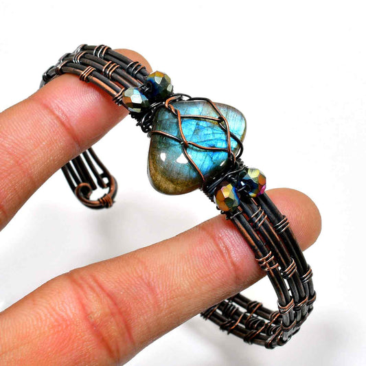 Selene’s Embrace – Labradorite Copper Bracelet