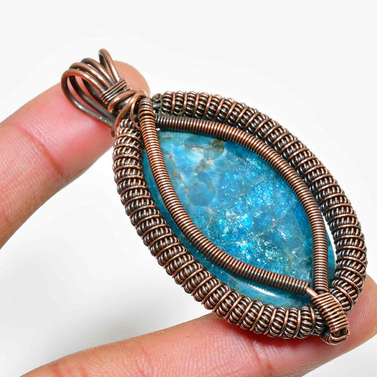 Azure Delight – Labradorite & Copper Wire Pendant
