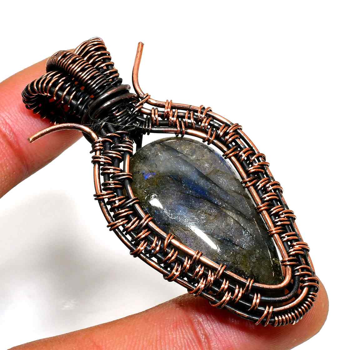 Luna’s Veil – Labradorite Copper Pendant