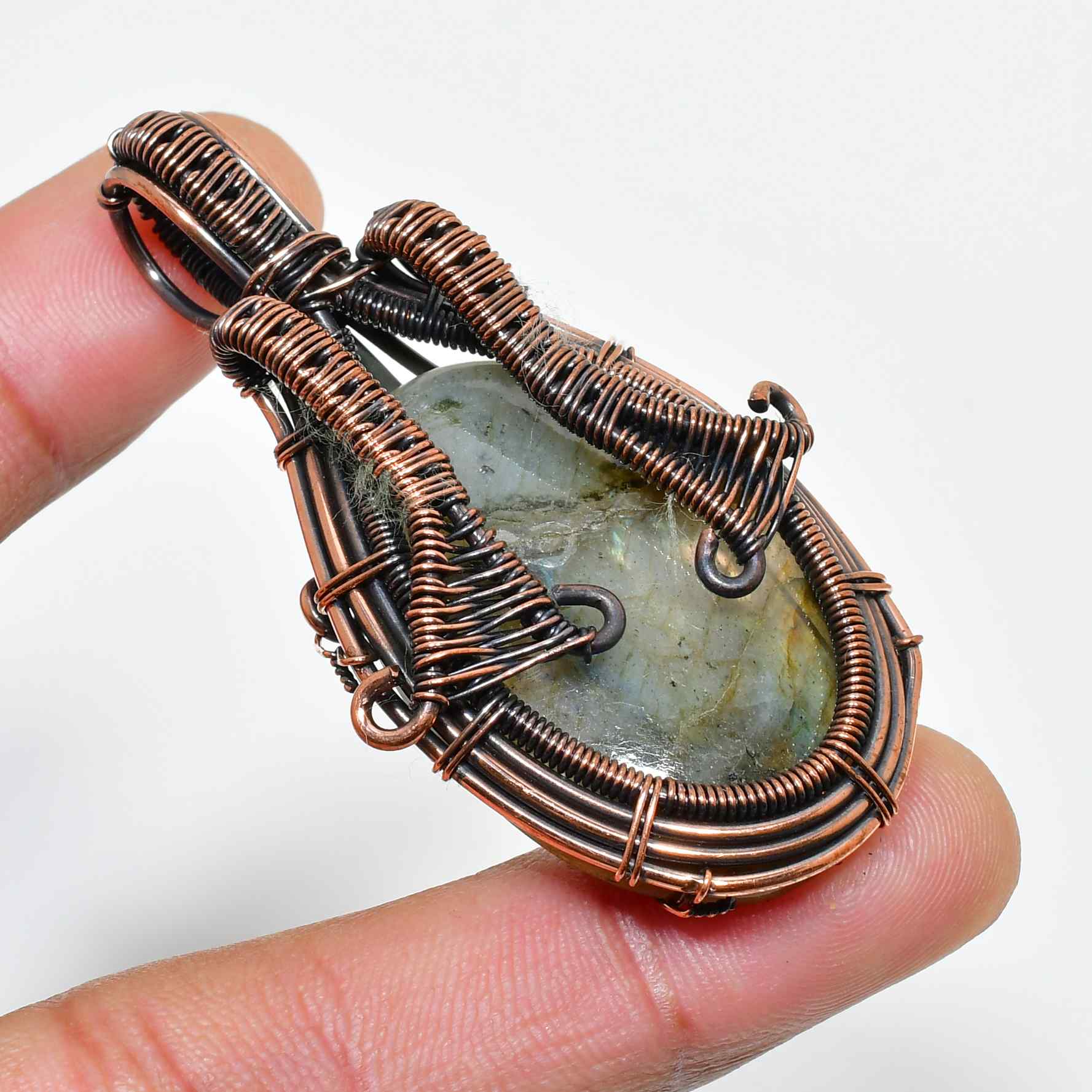 Aurora’s Embrace – Labradorite Copper Pendant