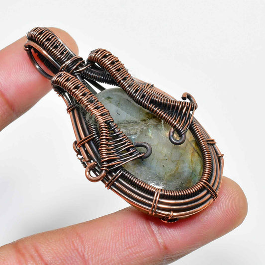 Aurora’s Embrace – Labradorite Copper Pendant