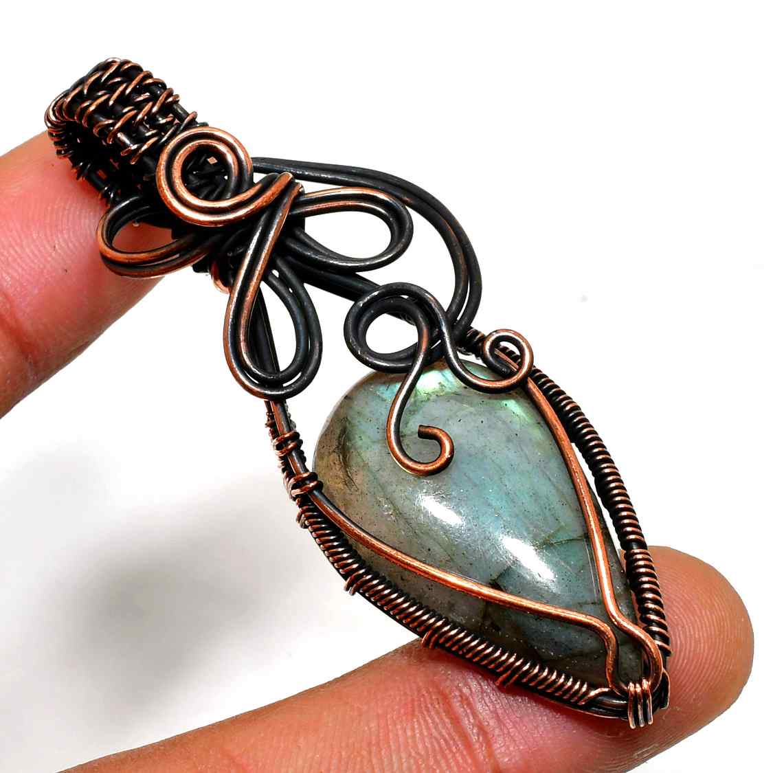 Selene’s Shift – Labradorite Copper Pendant