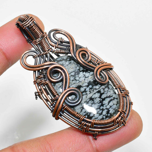Ember’s Embrace – Black Stone & Copper Pendant