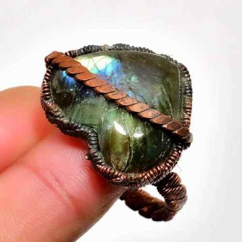 Ember’s Glow – Labradorite Copper Ring