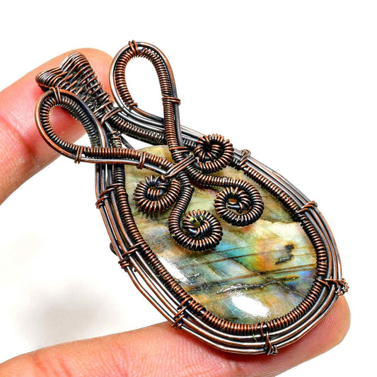 Lunar Veil – Labradorite Copper Pendant