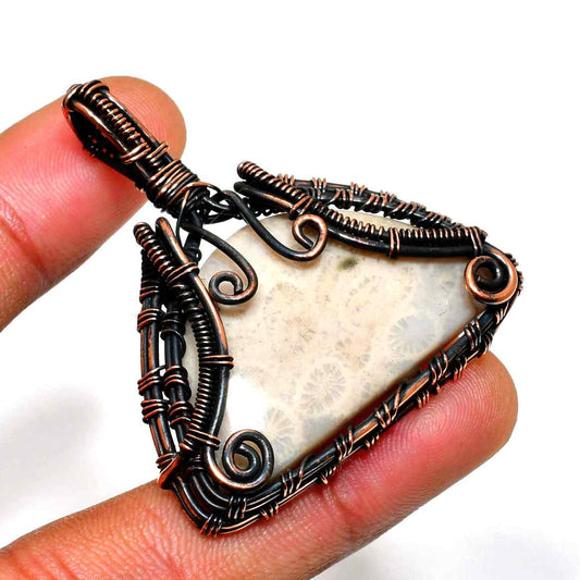 Gaia’s Embrace – Agate Copper Pendant