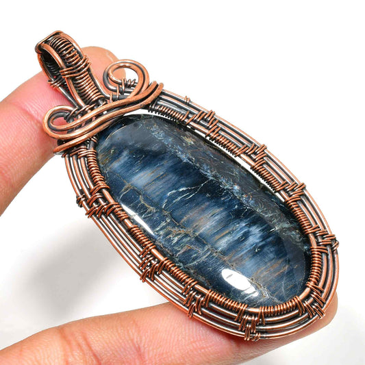 Selene’s Veil – Labradorite Copper Pendant