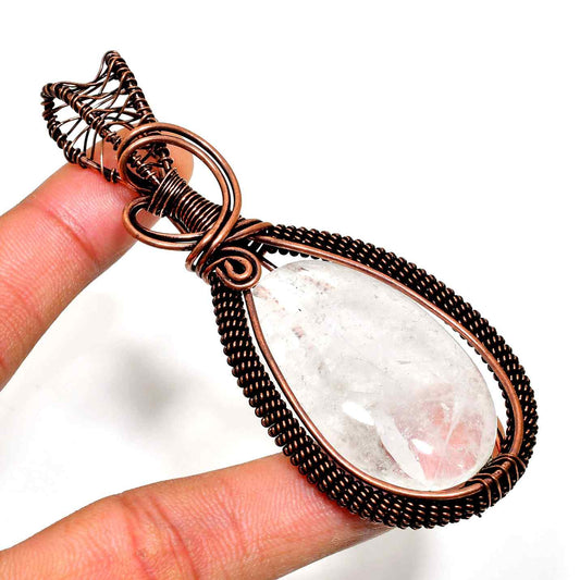 Harmony’s Embrace – Quartz Copper Pendant