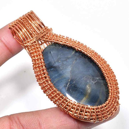 Celestial Embrace – Labradorite & Copper Pendant
