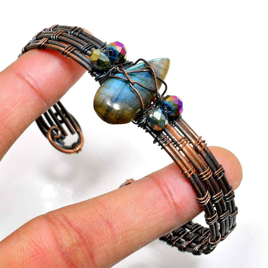 Aurora’s Embrace – Labradorite Copper Bracelet