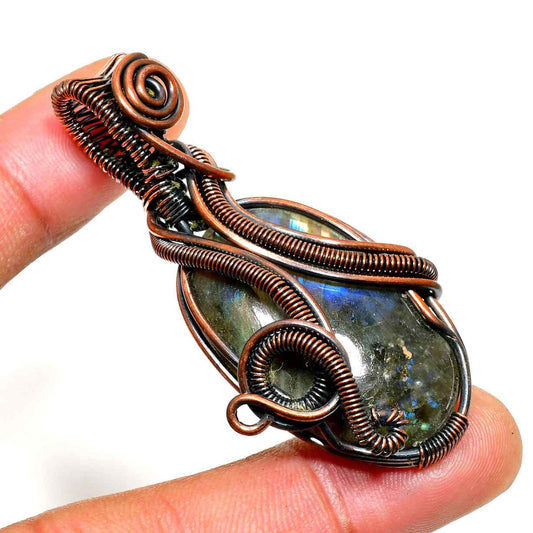 Mystic Harmony – Labradorite Copper Pendant