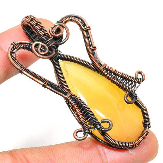 Citrus Glow – Yellow Quartz & Copper Pendant