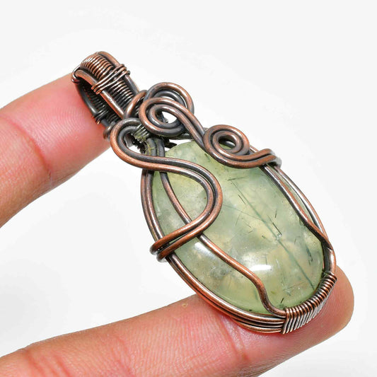 Verdant Embrace – Green Tourmaline Copper Pendant