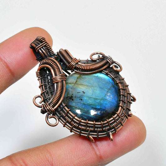Celestial Dreamer – Antique Copper Labradorite Pendant