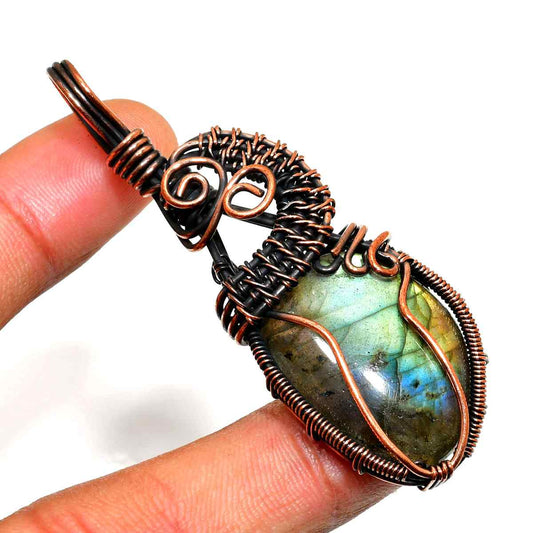 Aurora’s Embrace – Labradorite Copper Pendant