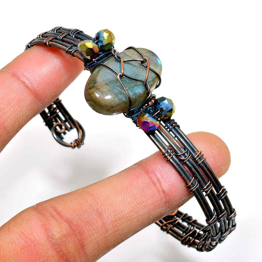 Lumina’s Embrace – Labradorite Copper Bracelet