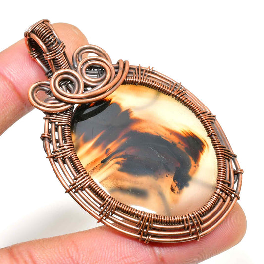 Gaia’s Embrace – Agate Copper Pendant