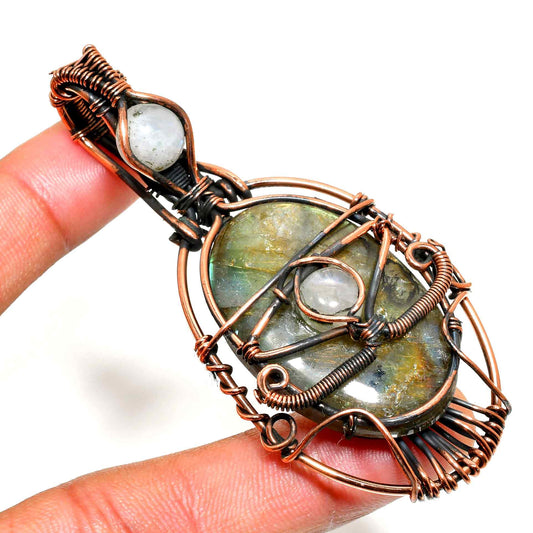 Guardian’s Embrace – Labradorite Copper Pendant