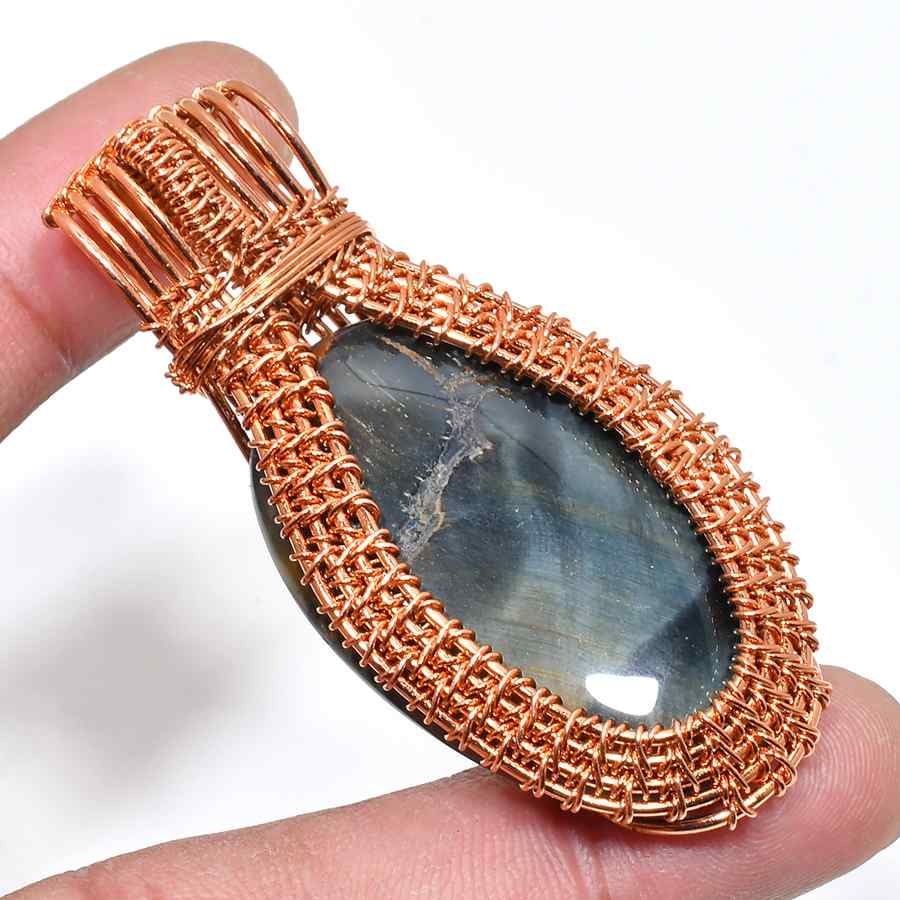 Eye of the Storm – Copper-Wrapped Labradorite Pendant