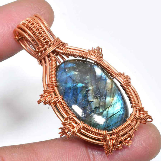 Astral Embrace – Hand-Wrapped Labradorite & Copper Pendant