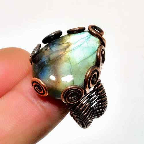 Harmonia’s Embrace – Labradorite & Copper Wire Ring