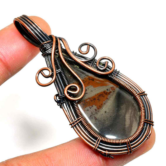 Serenity’s Embrace – Natural Agate & Copper Pendant