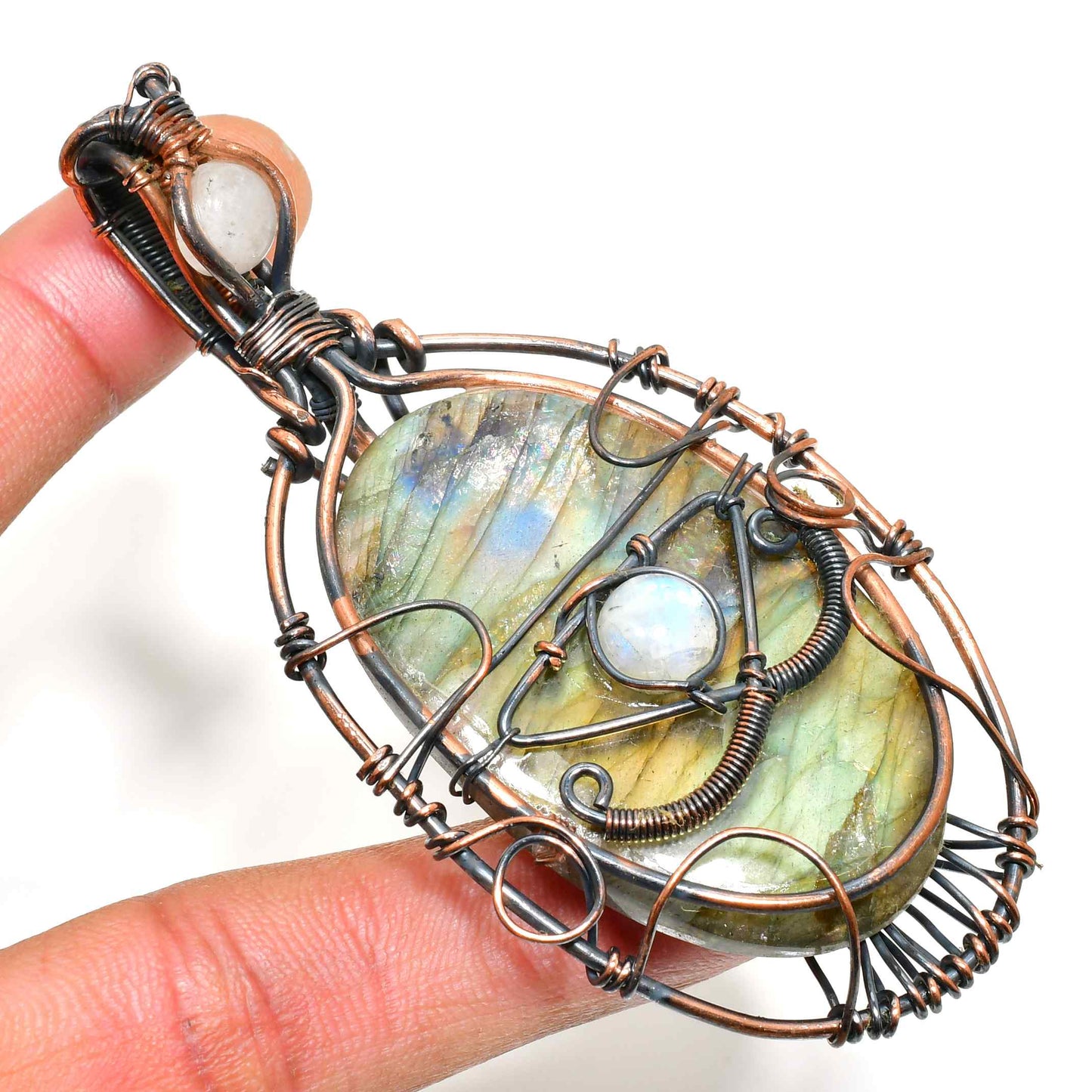 Aurora’s Embrace – Labradorite Copper Pendant
