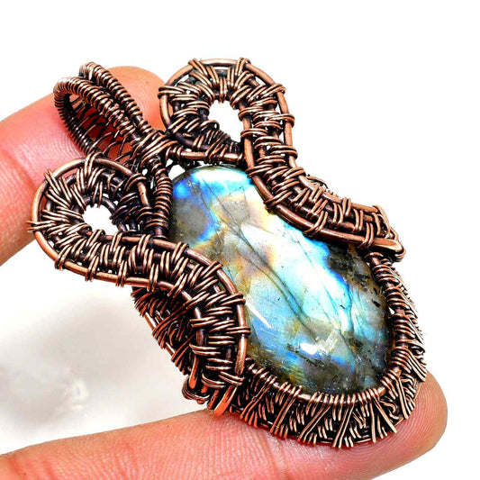 Celestial Glow – Labradorite Copper Pendant