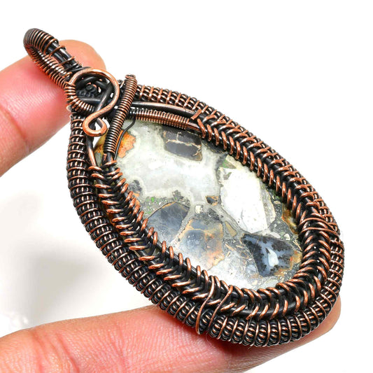 Gaea’s Embrace – Grounding Agate Copper Pendant