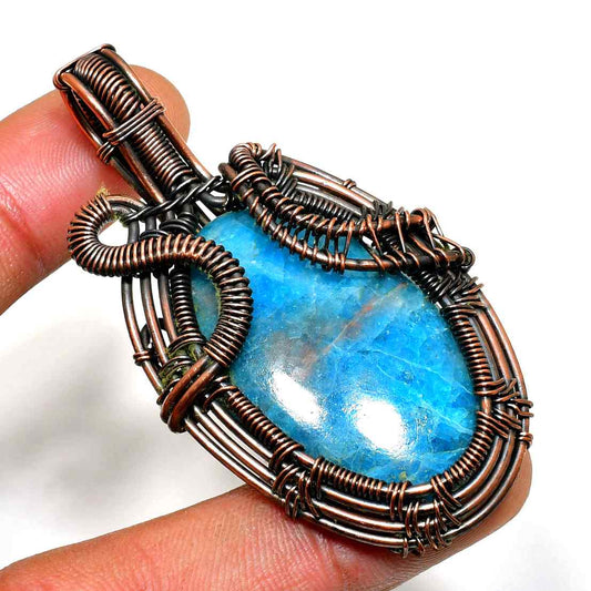 Aurora’s Veil – Labradorite Copper Pendant