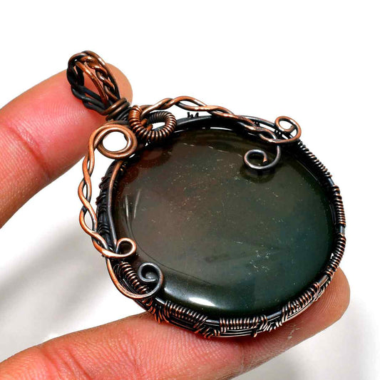 Tranquil Embrace – Copper-Wrapped Amethyst Pendant