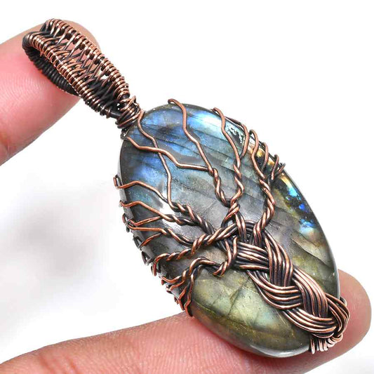 Moonlit Aegis – Labradorite Copper Pendant