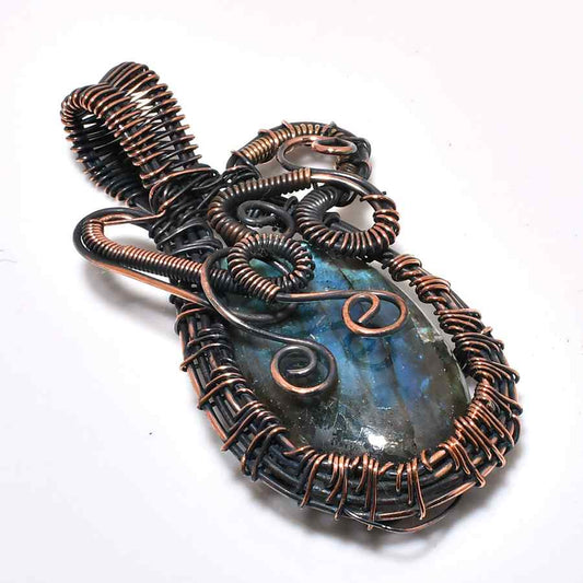 Celestial Embrace – Labradorite Copper Pendant