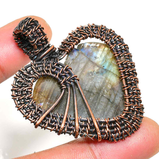 Lumina Heart – Labradorite & Copper Wire Pendant