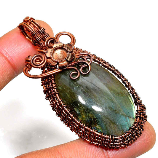 Celestial Embrace – Labradorite Copper Pendant