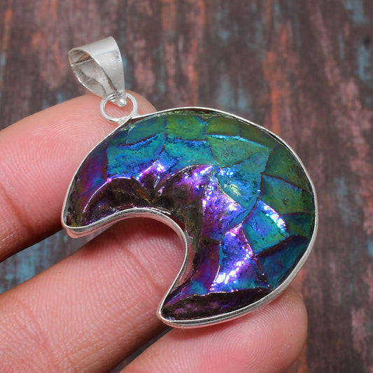 Aurora’s Prism – Labradorite Sterling Silver Pendant