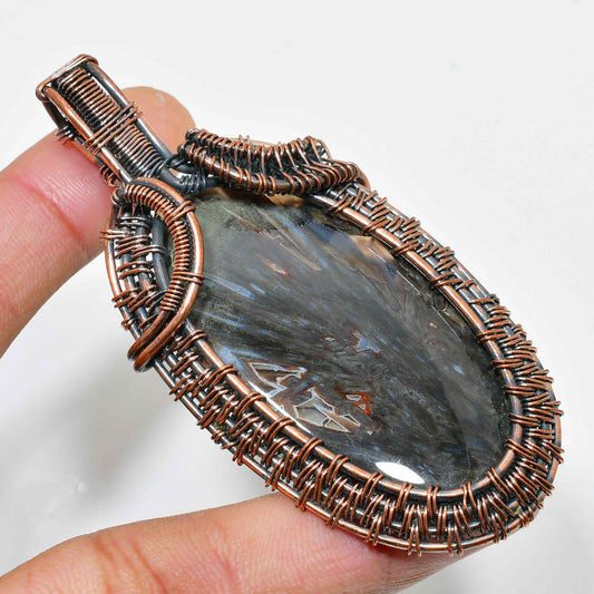 Glimmering Harmony – Labradorite & Tarnished Silver Pendant