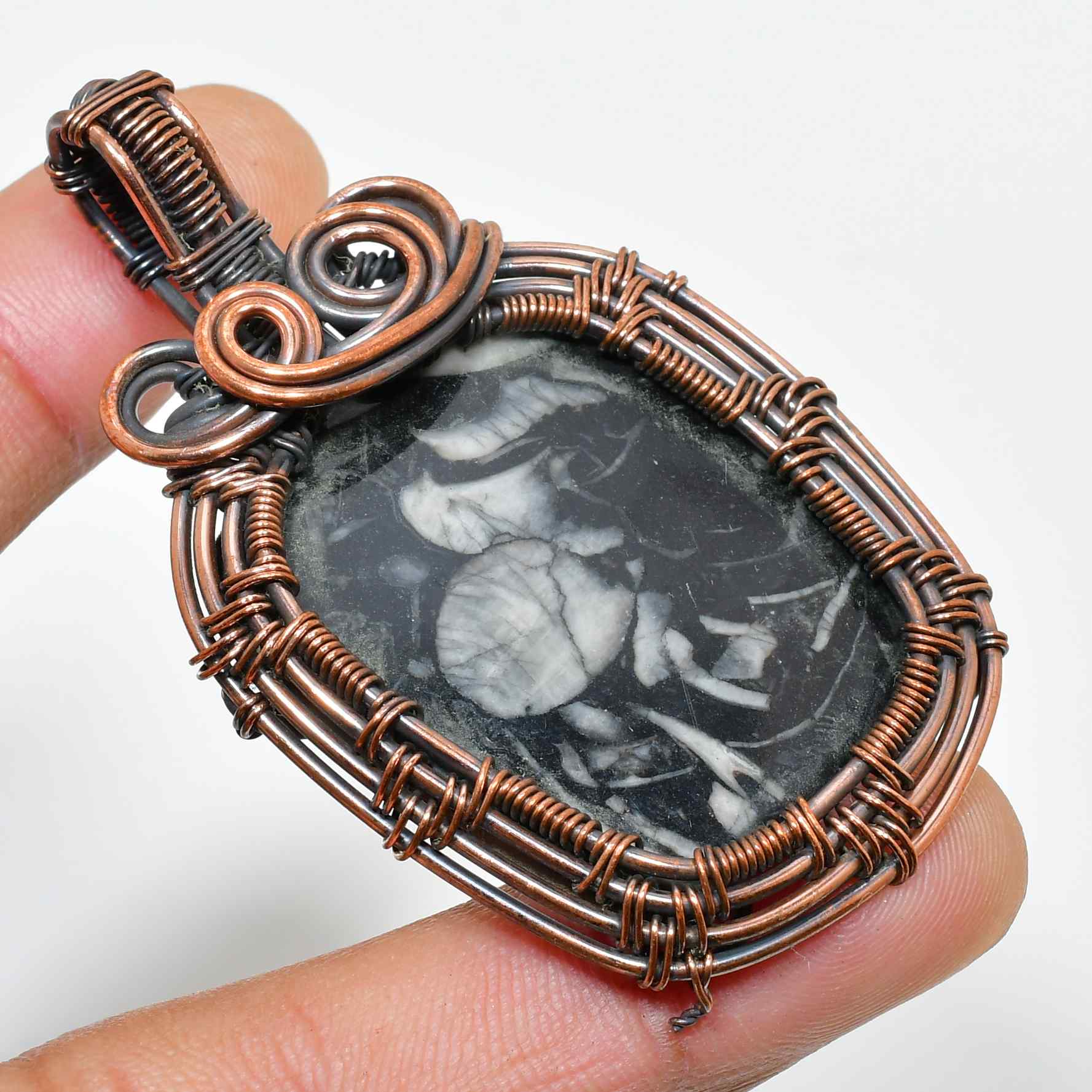 Midnight Bloom – Black Stone & Copper Pendant
