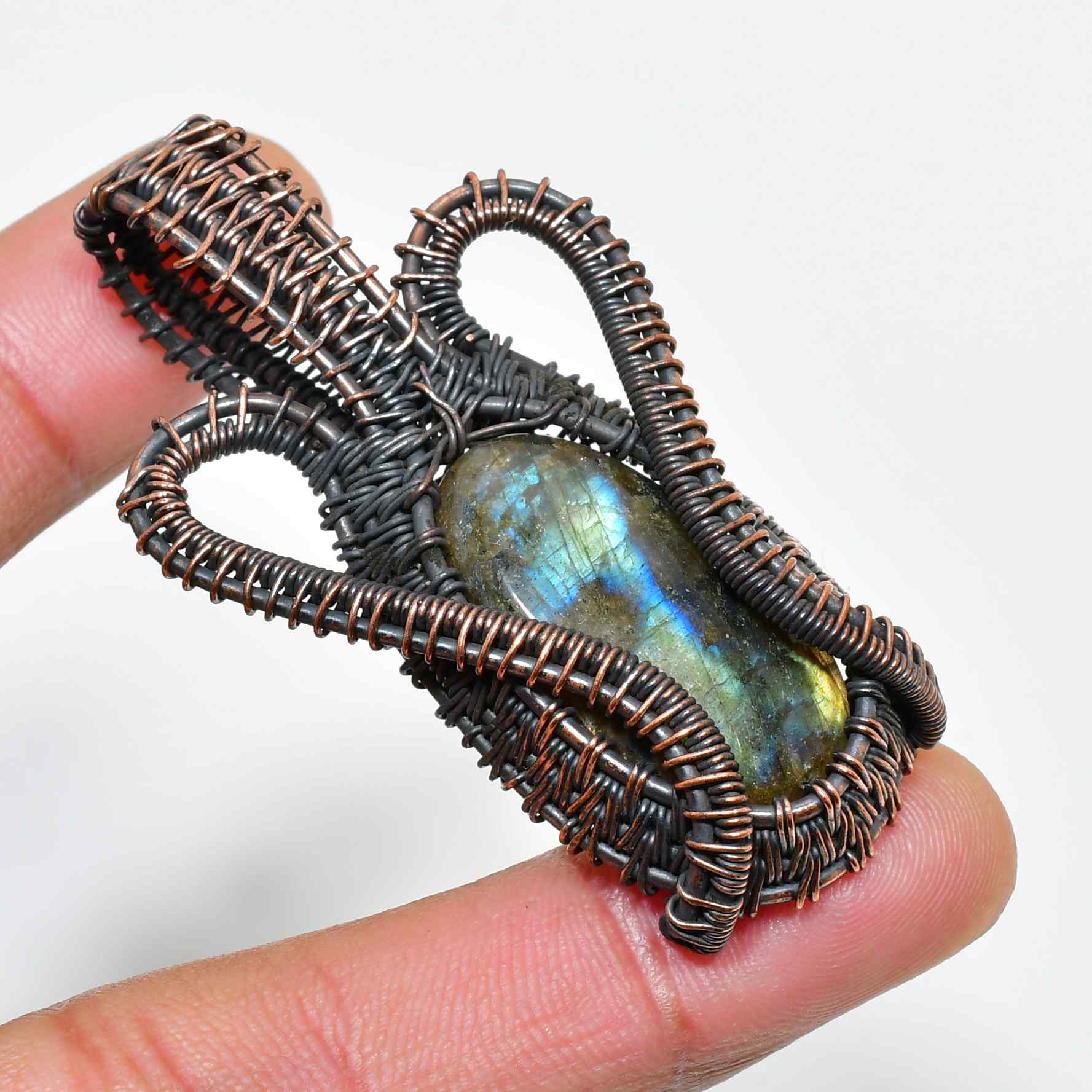 Abyssal Glow – Labradorite & Copper Wire Pendant
