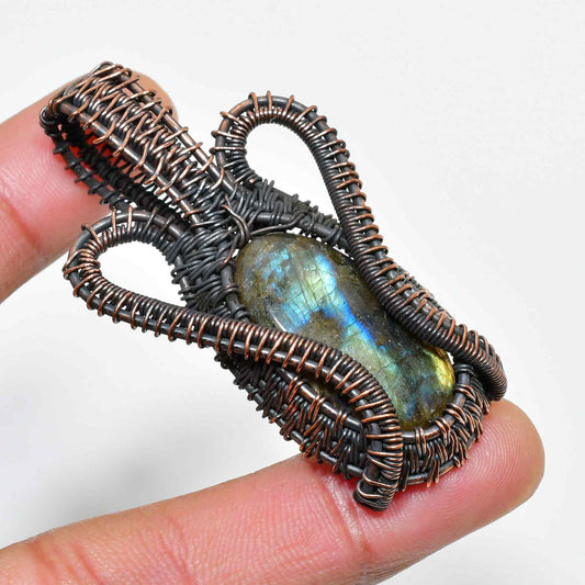 Abyssal Glow – Labradorite & Copper Wire Pendant