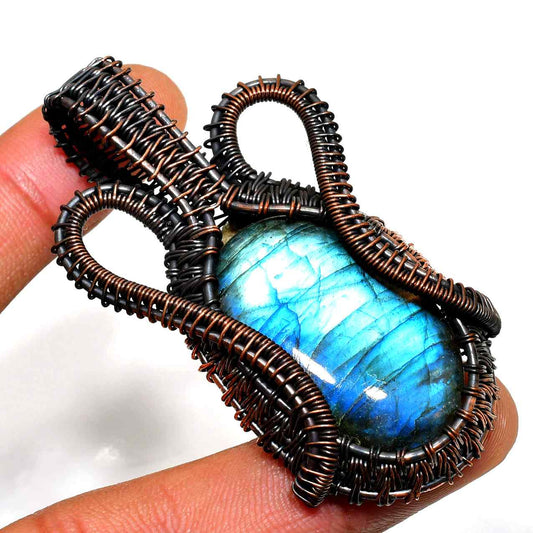 Celestial Veil – Labradorite & Copper Pendant