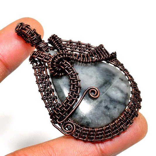 Aurora’s Prism – Labradorite Copper Pendant