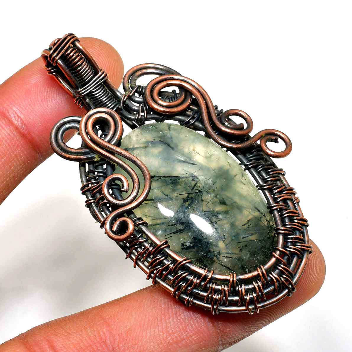 Selene’s Aura – Labradorite Copper Pendant