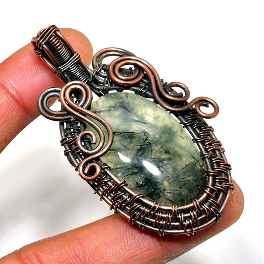 Selene’s Aura – Labradorite Copper Pendant