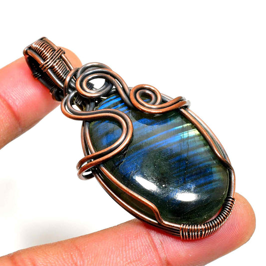 Lumina’s Embrace – Labradorite Copper Spiritual Pendant