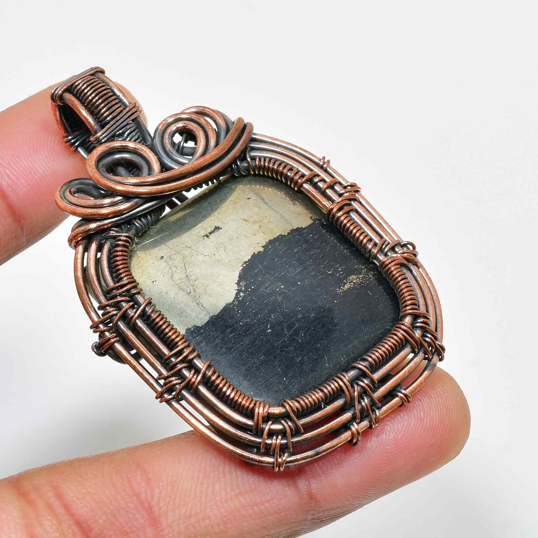 Serenity Embrace – Amethyst Copper Pendant