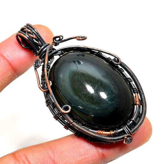 Luna’s Veil – Labradorite & Oxidized Copper Pendant