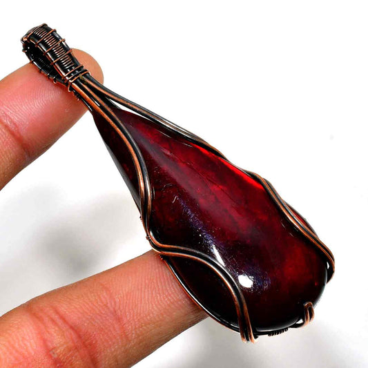 Ember Embrace – Garnet Copper Pendant