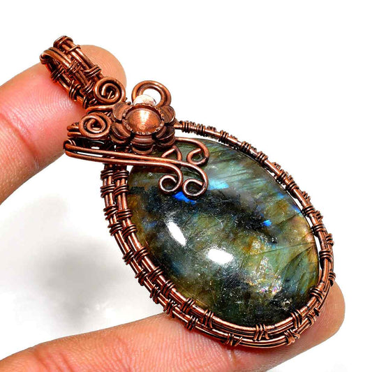 Aurora’s Touch – Labradorite Copper Pendant